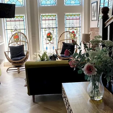 Stunning 3 Bedroom Victorian Near Pollok Country Park