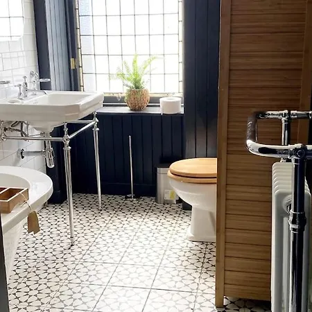 Stunning 3 Bedroom Victorian Near Pollok Country Park