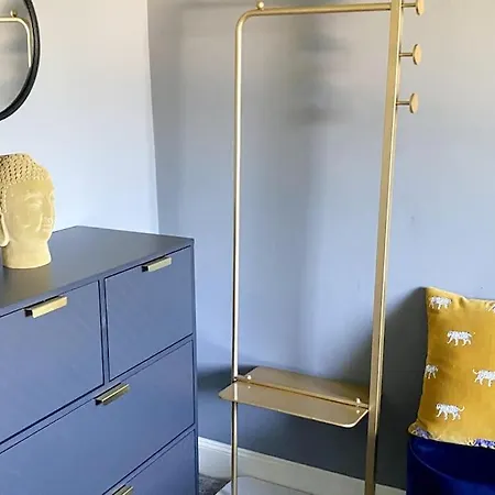 Stunning 3 Bedroom Victorian Near Pollok Country Park 公寓