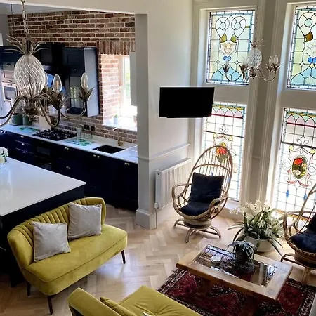 Stunning 3 Bedroom Victorian Near Pollok Country Park * 格拉斯哥