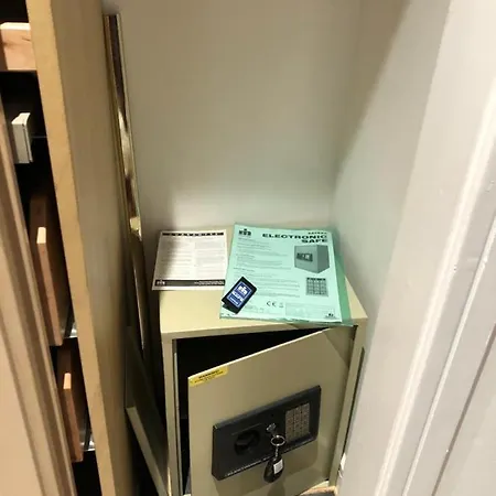 Comfy Two Bedroom Right In The Centre Glasgow