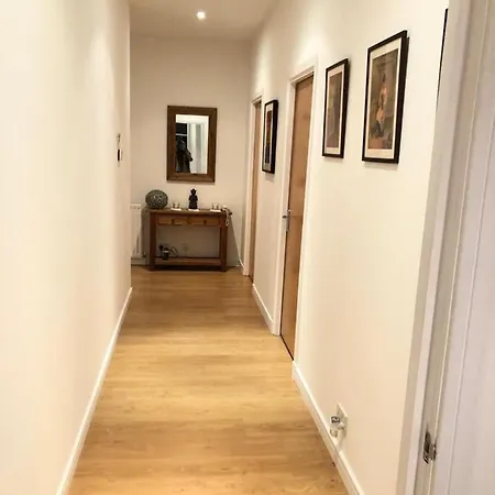 Comfy Two Bedroom Right In The Centre Glasgow