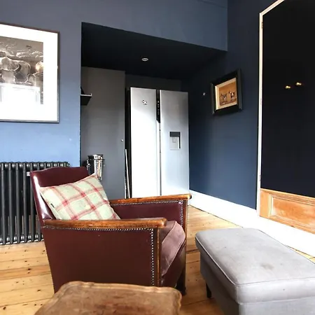 Stylish 3 Bedroom In South Side *