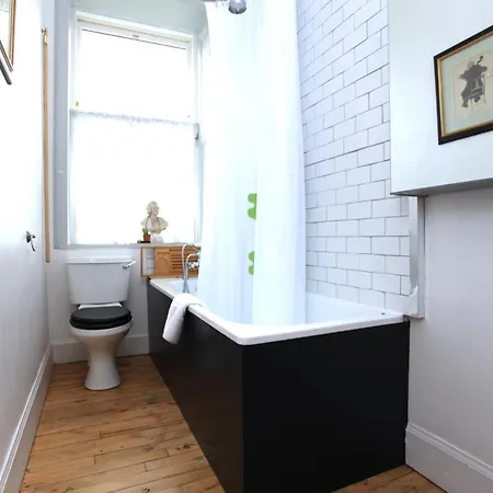 Stylish 3 Bedroom In South Side Glasgow