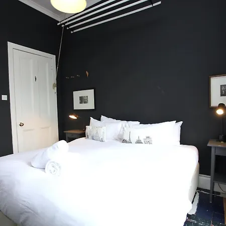 Stylish 3 Bedroom In South Side Lägenhet *