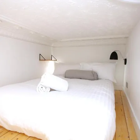 Stylish 3 Bedroom In South Side