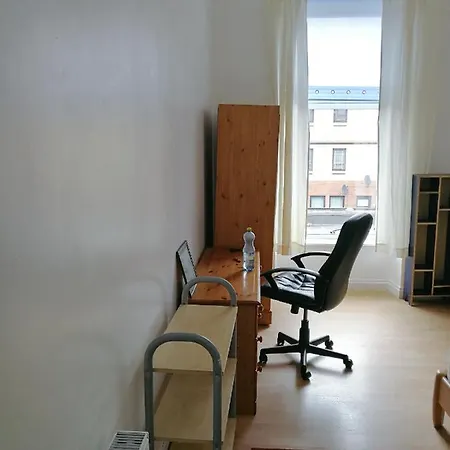 Budget Double Bedroom Near Centre And West End *