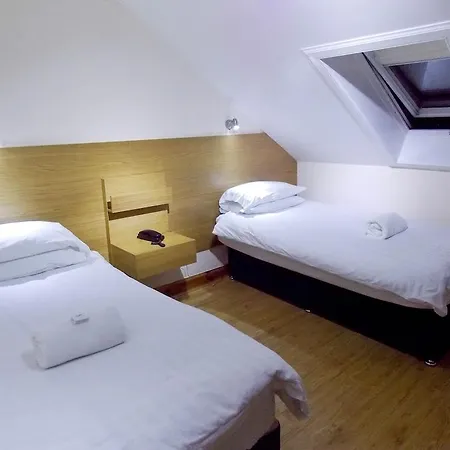 The Victorian House 3*