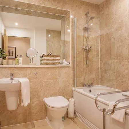 1 Bedroom Flat In The Heart Of Merchant