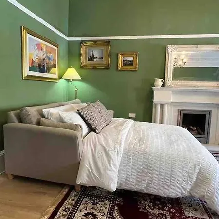 Luxury Victorian Spacious Flat