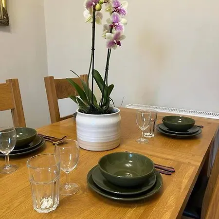 Luxury Victorian Spacious Flat