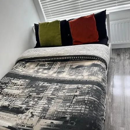 Modern Comfy One Bed - Free Parking Apartment