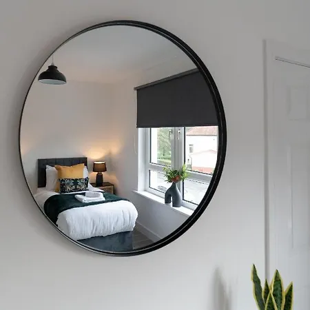 בית נופש 2 Bdr House At Caledonia Luxe Short Lets & Serviced Knightswood *