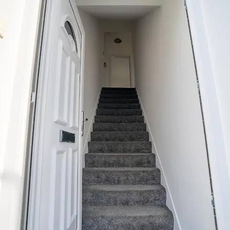 בית נופש 2 Bdr House At Caledonia Luxe Short Lets & Serviced Knightswood *