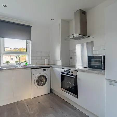 2 Bdr House At Caledonia Luxe Short Lets & Serviced Knightswood