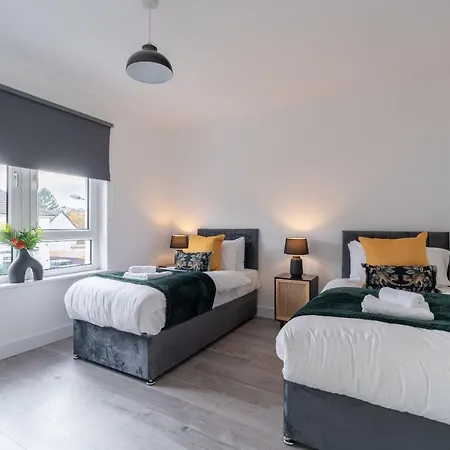 2 Bdr House At Caledonia Luxe Short Lets & Serviced Knightswood *