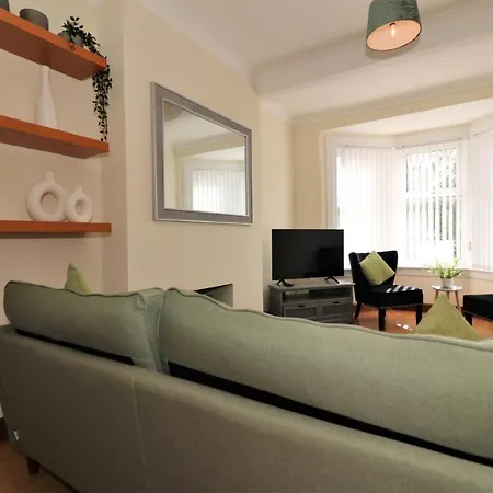 Signature - Lincoln View Apartment