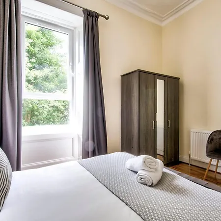 公寓 Stunning 5 Bedroom Apt, Close To Centre, Sec, Hydro And Motorway *