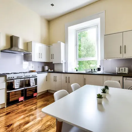 Stunning 5 Bedroom Apt, Close To Centre, Sec, Hydro And Motorway Daire Glasgow