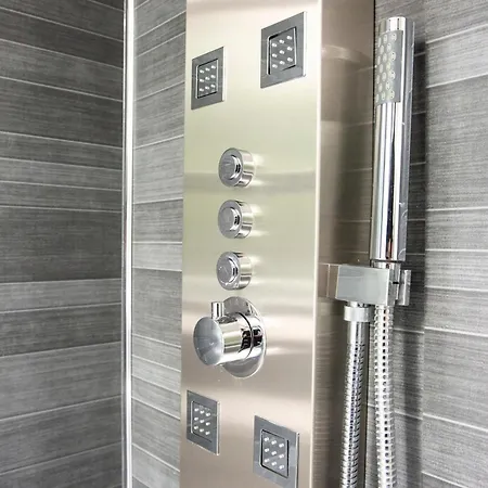 公寓 Stunning 5 Bedroom Apt, Close To Centre, Sec, Hydro And Motorway *