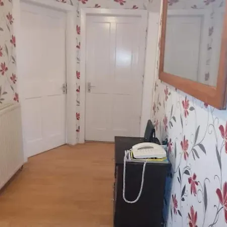 Quarto em Acomodações Particulares Comfortable With Work Desks In Cheerful City Glasgow