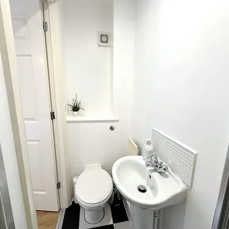 Homestay Private With En-suite And Parking In Shared Flat Glasgow