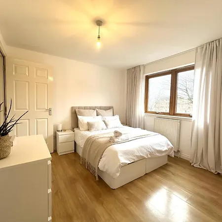 Homestay Private With En-suite And Parking In Shared Flat
