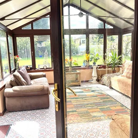 Pass The Keys Traditional 5 Bed Bellahouston Sleeps 10 Hotel