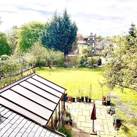 Pass The Keys Traditional 5 Bed Bellahouston Sleeps 10 Hotel 3*