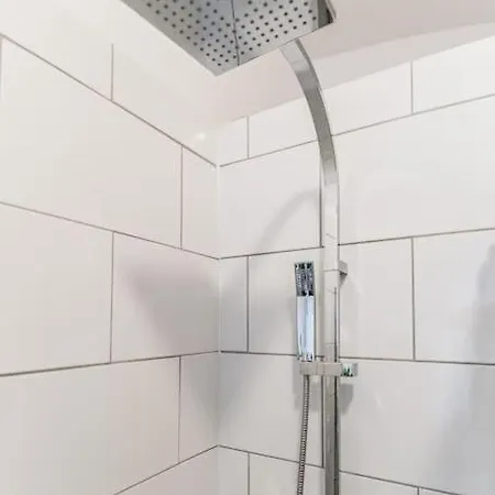 Apartment Traditional 1-bed Flat In Southside *