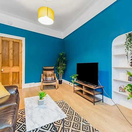 Traditional 1-bed Flat In Southside *