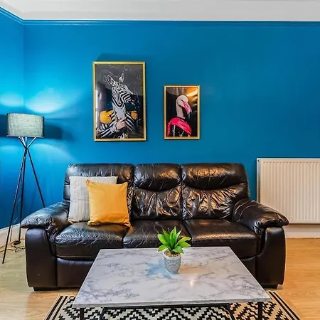 Traditional 1-bed Flat In Southside Glasgow