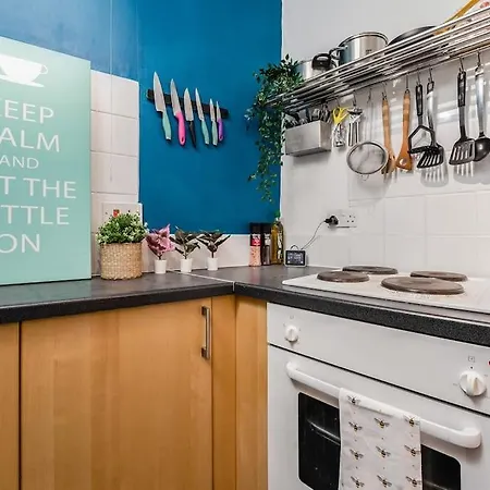 Apartment Traditional 1-bed Flat In Southside