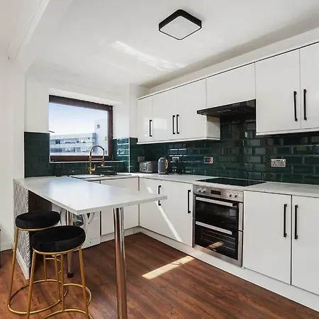 New Slick Finnieston Pad W/ Free Parking