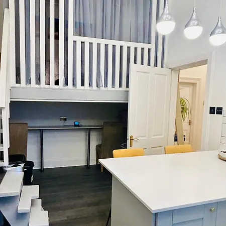 Center/west End Lejlighed *