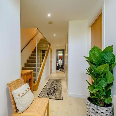 2 Bed In 87837 *