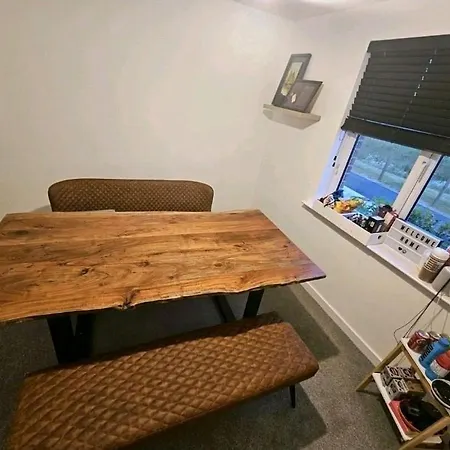 Darnley Southside In A Private 61 Leggastston Road Glasgow