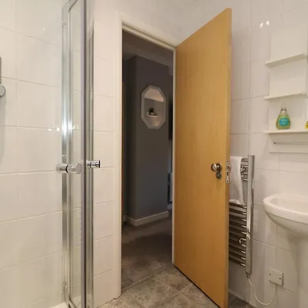 Glas Go Executive 2-bedroom Near Ovo Hydro Free Parking 公寓 *