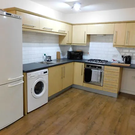 Fabulous 2 Bed 10 Mins From Centre דירה גלאזגו