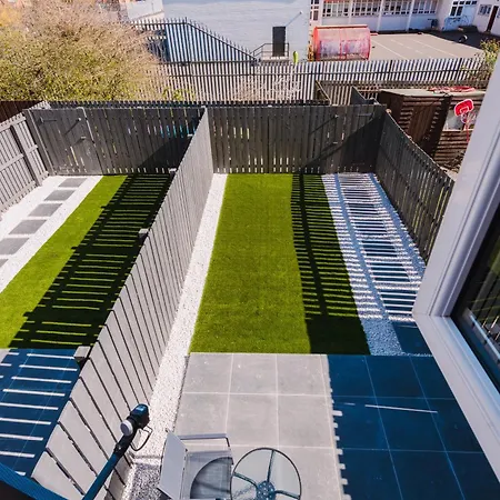 Emirates Aparthouse *