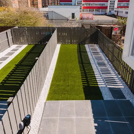 Emirates Aparthouse *