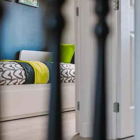 Emirates Aparthouse *