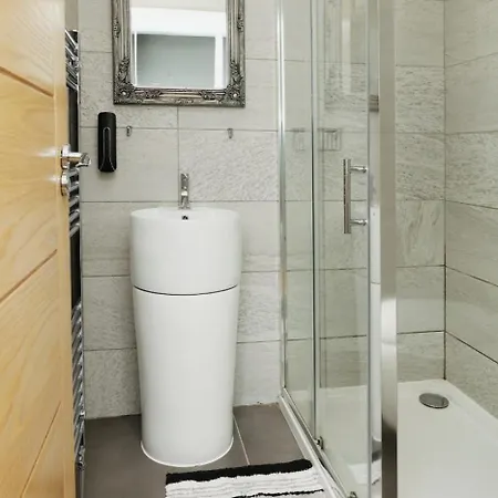 Modern Centre * Glasgow