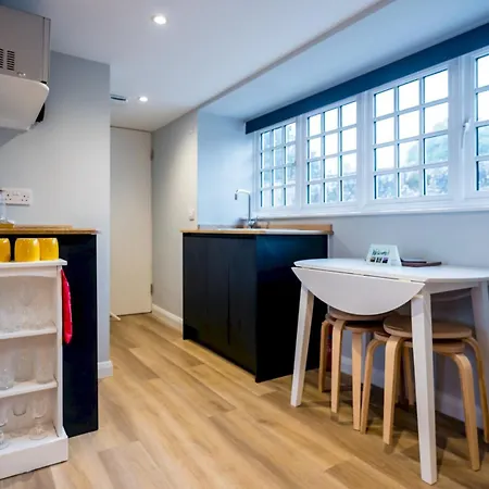 Semesterbostad Pass The Keys 1 Bedroom Studio With A Cosy Indoor Log Fire