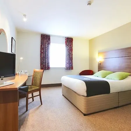 Premier Braehead Hotel 3*