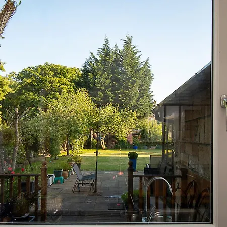 Pass The Keys Traditional 5 Bed Bellahouston Sleeps 10