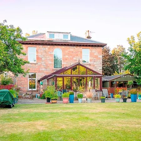 Pass The Keys Traditional 5 Bed Bellahouston Sleeps 10 3*