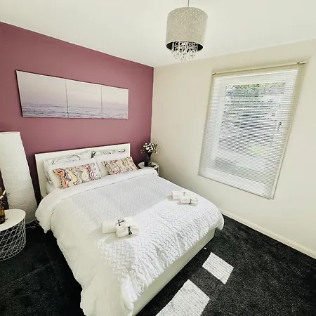 Cosy Stylish Home, Seperate Entrance *