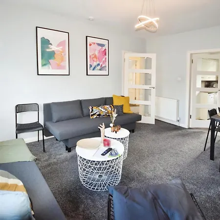 Modern Style , Separate Entrance * Glasgow