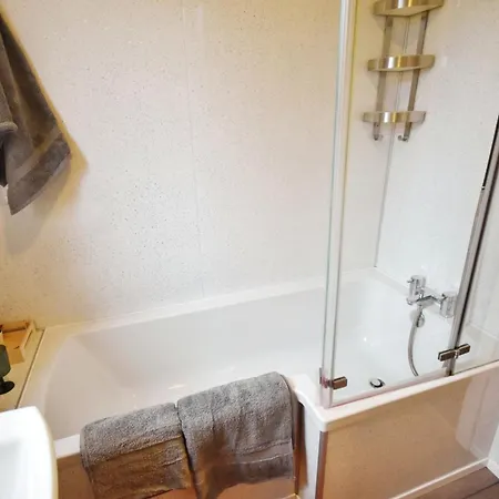 Cosy Stylish Home, Seperate Entrance 글라스고